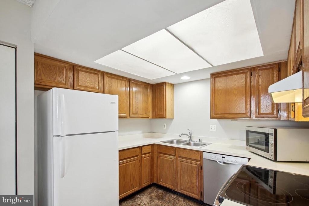 704 Suffield Drive - Photo 8