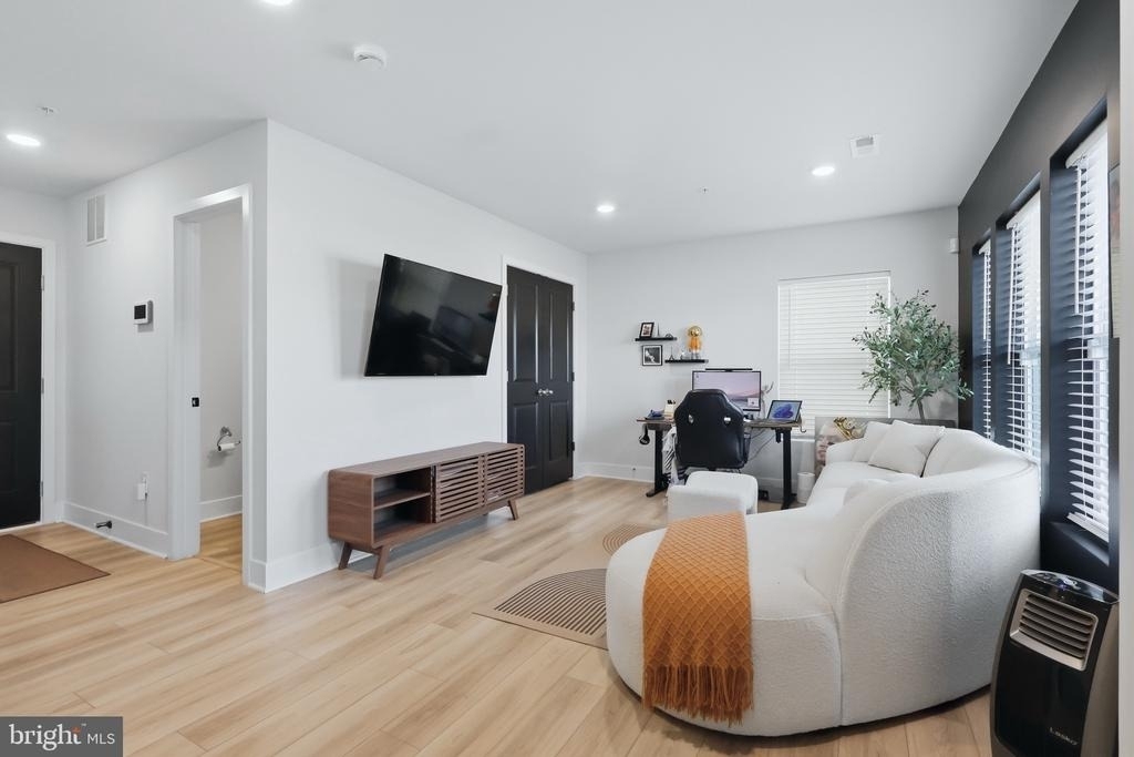 6894 Barrowfield Pl - Photo 2