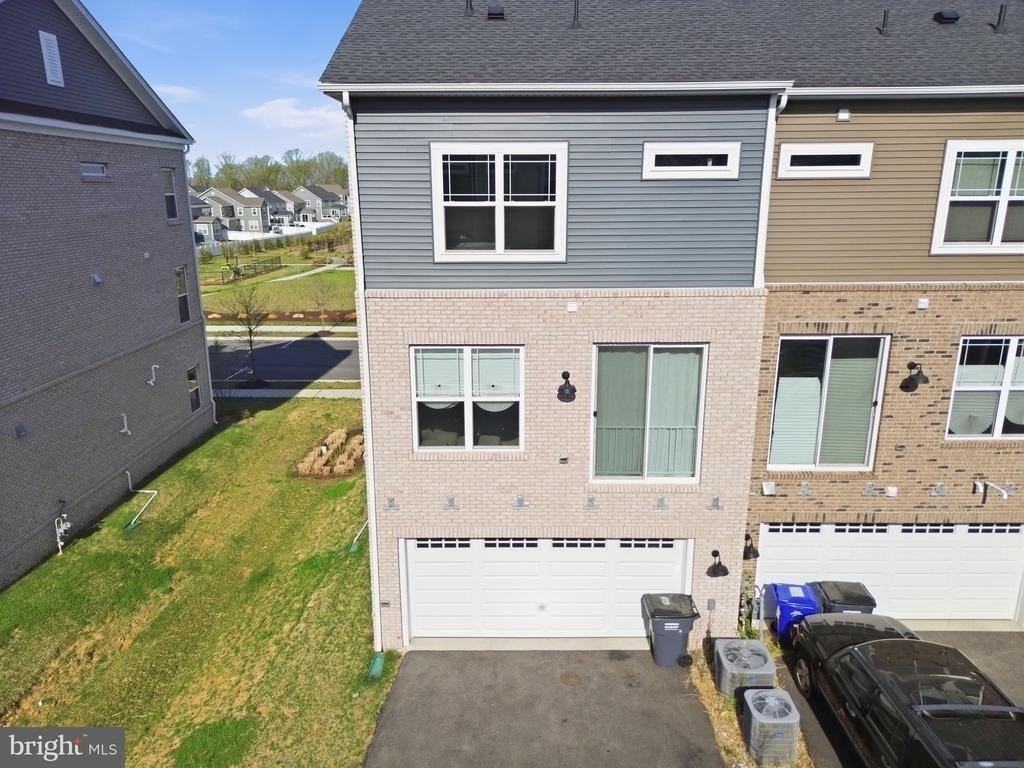 6894 Barrowfield Pl - Photo 1