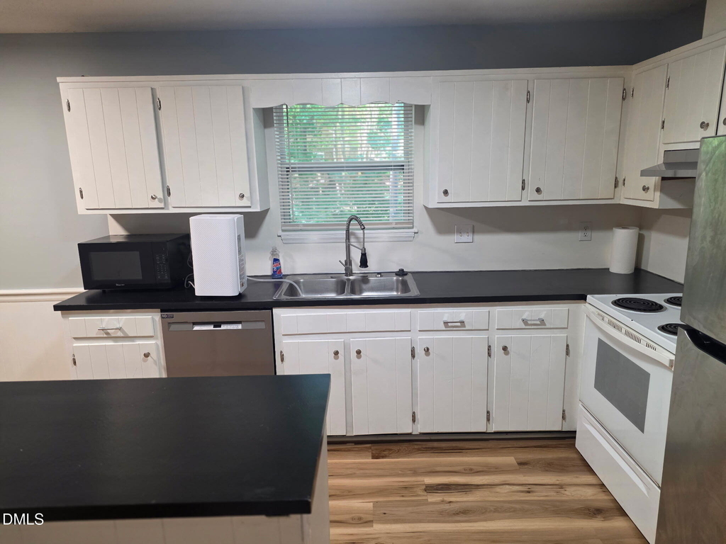 902 W Chatham Street - Photo 2