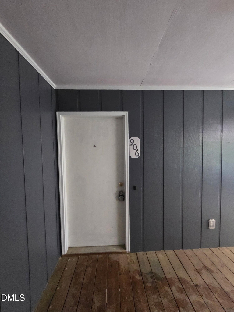 906 W Chatham Street - Photo 1