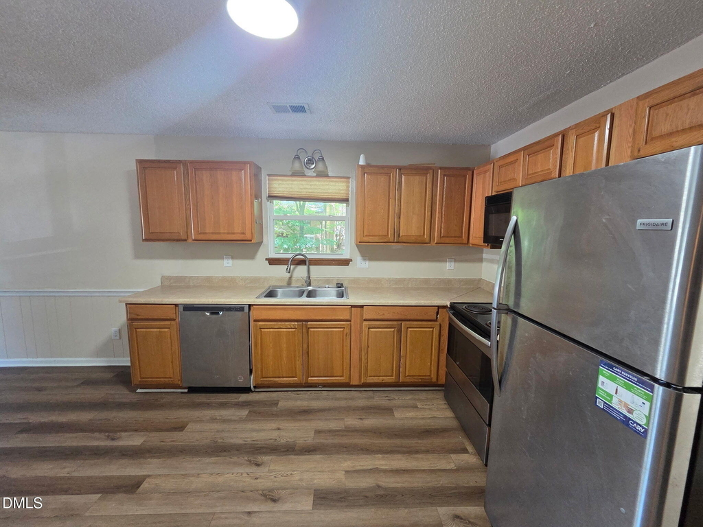 906 W Chatham Street - Photo 3