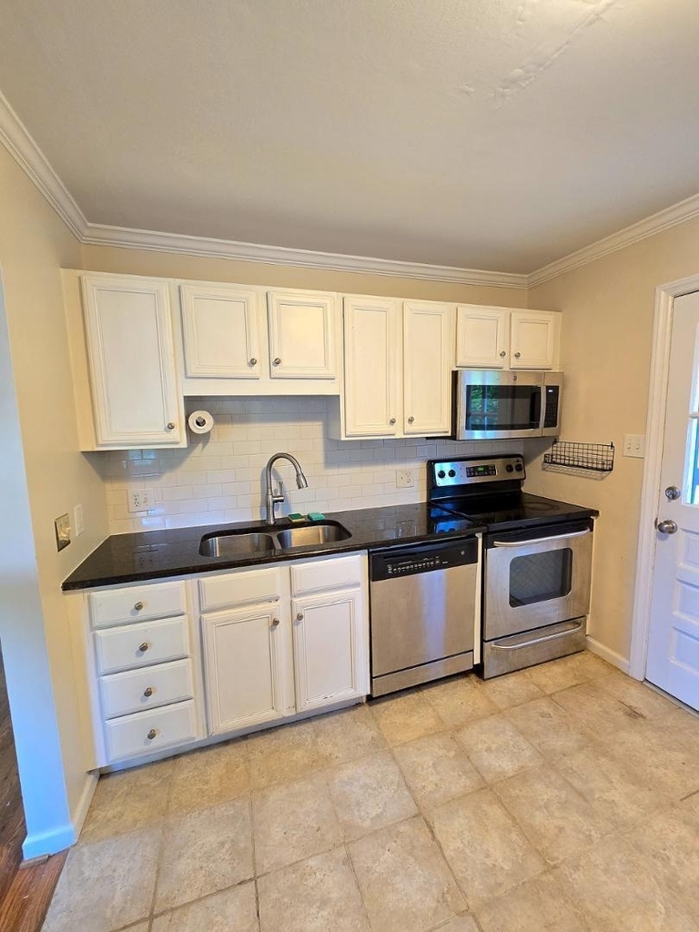 2211 Bernard Street - Photo 5