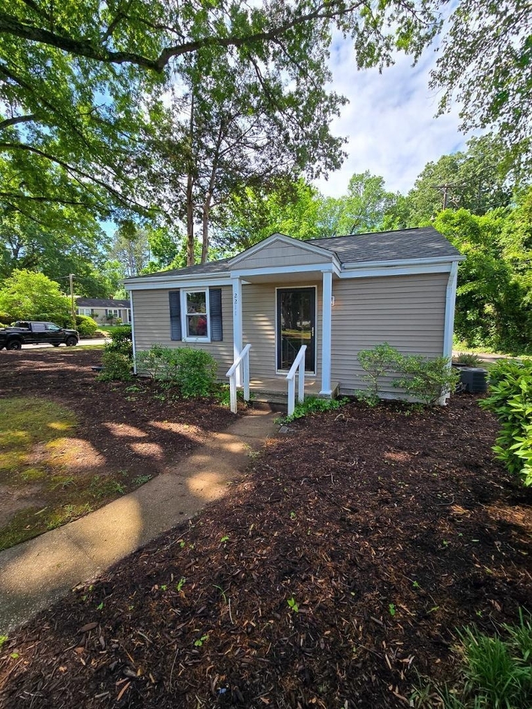 2211 Bernard Street - Photo 6