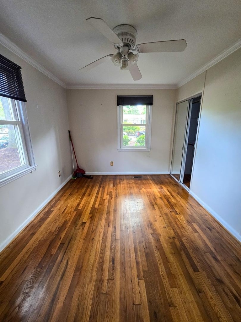 2211 Bernard Street - Photo 10