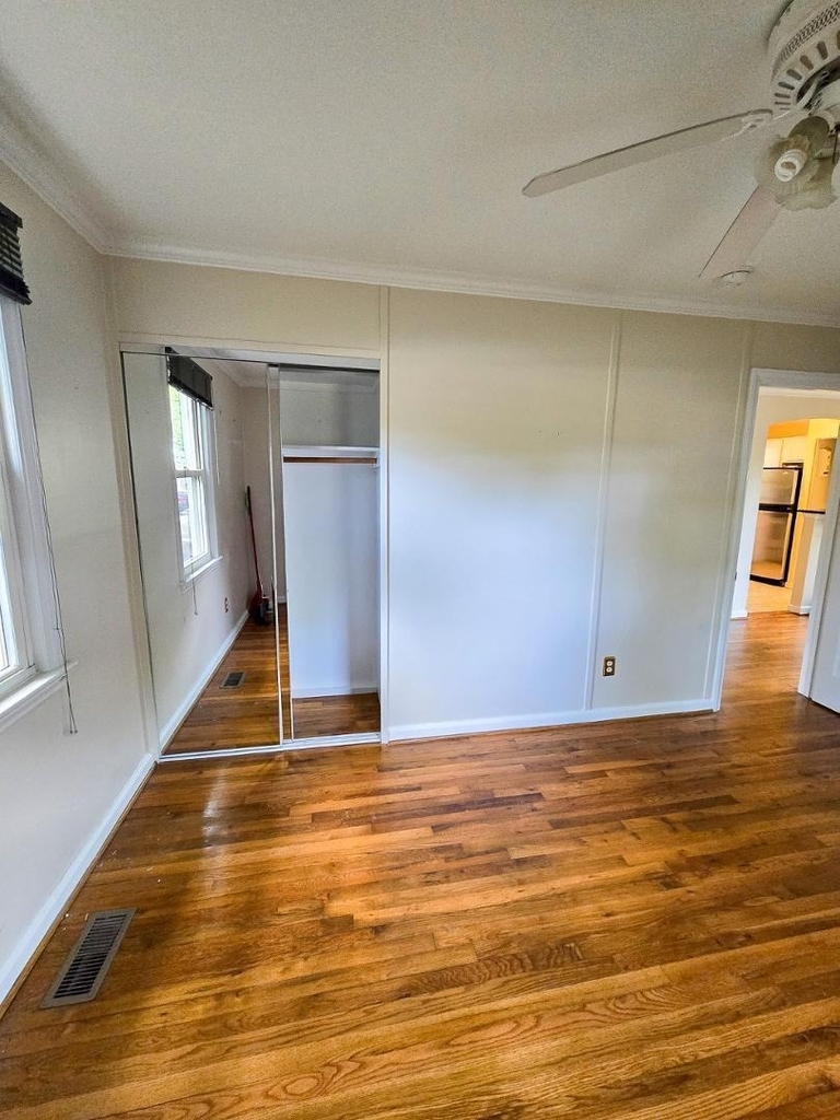 2211 Bernard Street - Photo 12