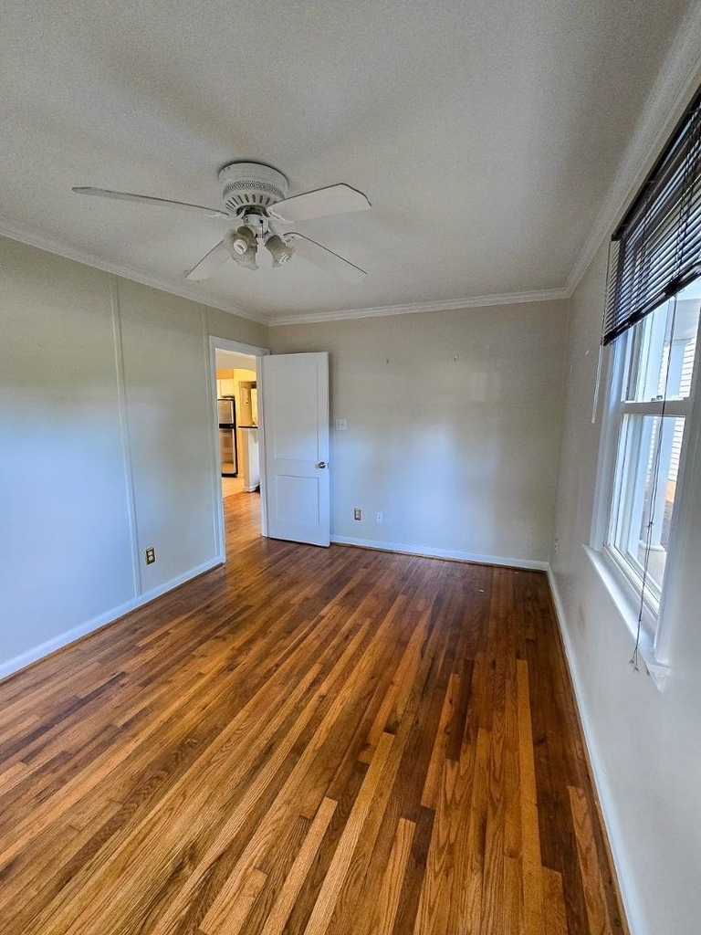 2211 Bernard Street - Photo 11