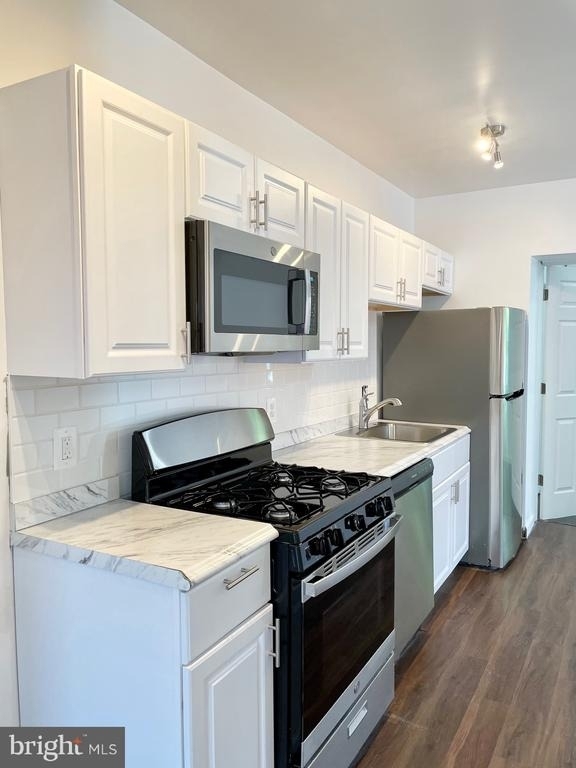 1838 C Street Se - Photo 2