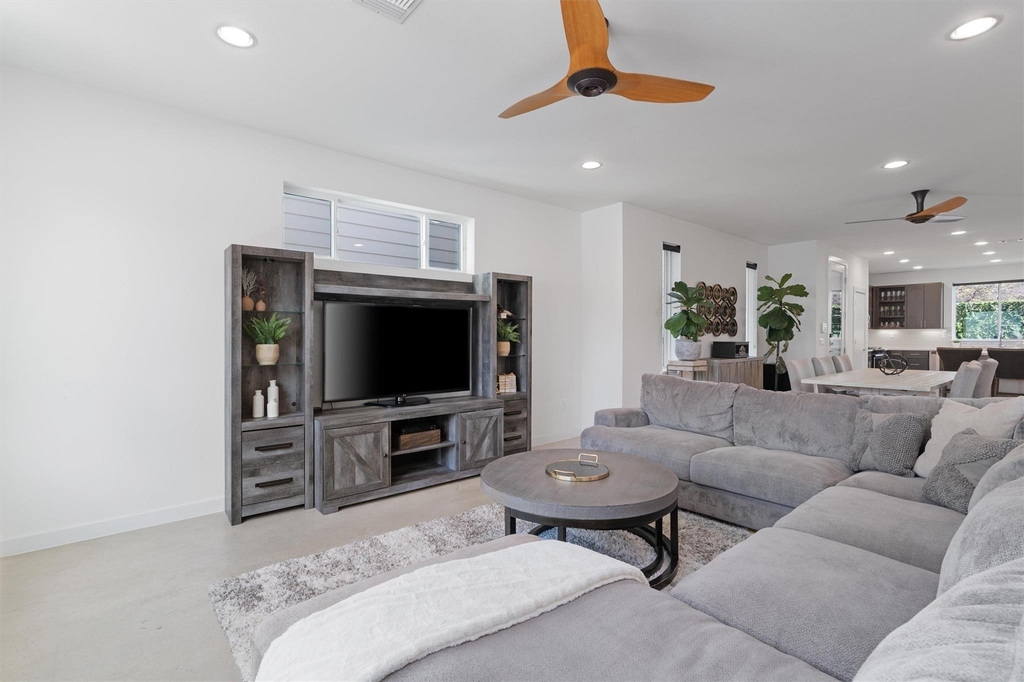 4020 Airport Blvd - Photo 4