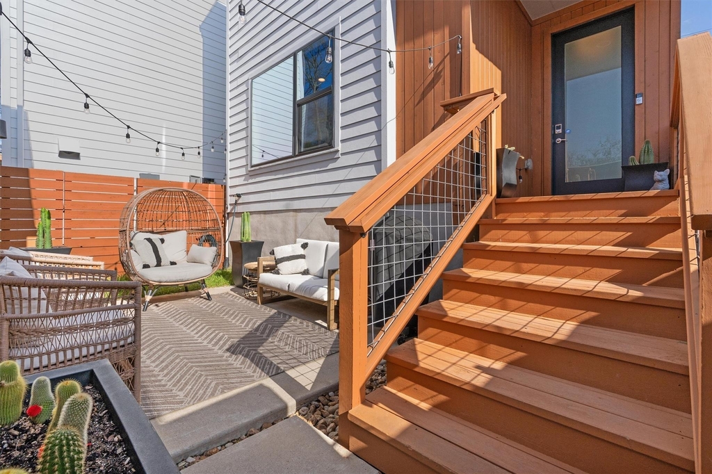4020 Airport Blvd - Photo 2