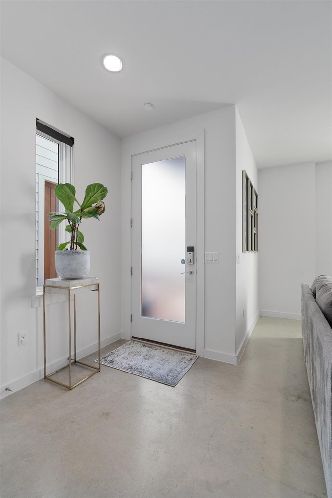 4020 Airport Blvd - Photo 3