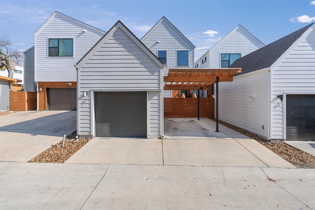 4020 Airport Blvd - Photo 0