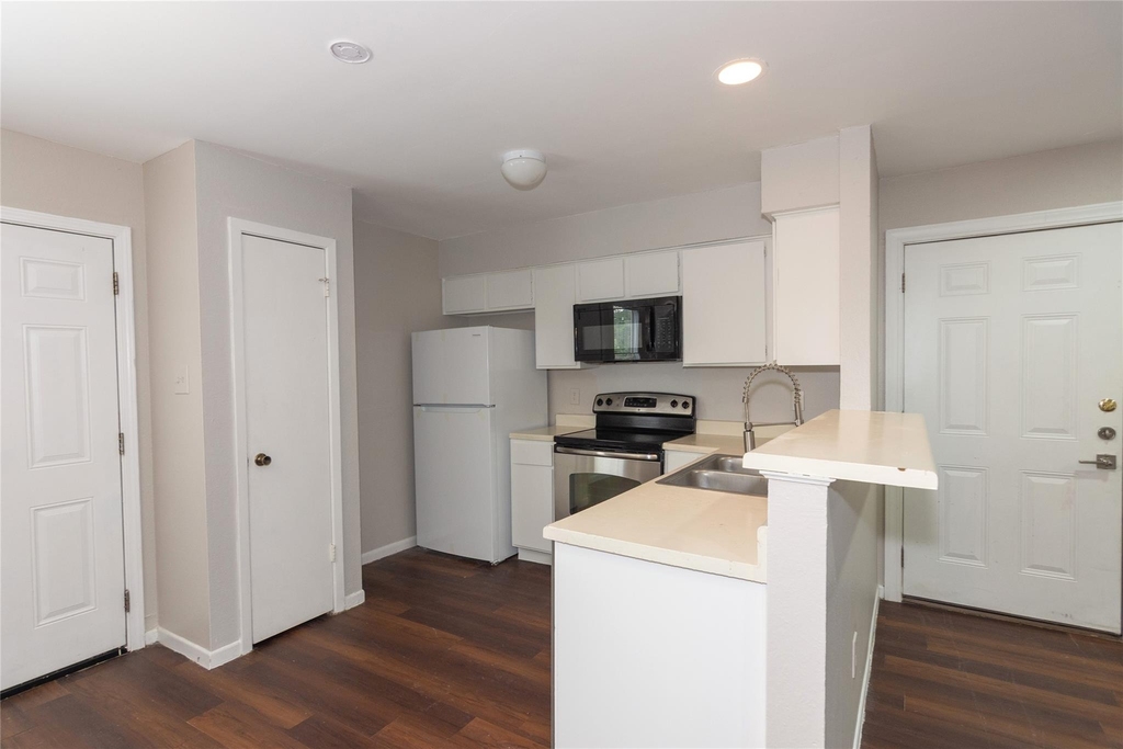 1603 Onion Creek Village Dr - Photo 2