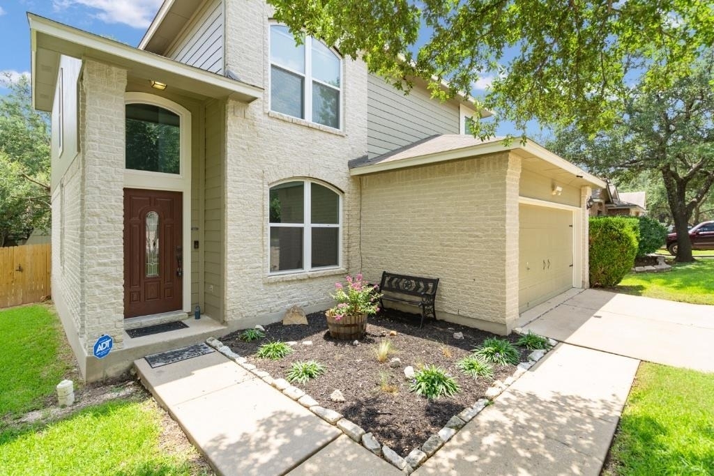 2704 Greenlee Dr - Photo 2