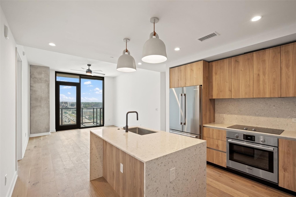 84 East Ave - Photo 2