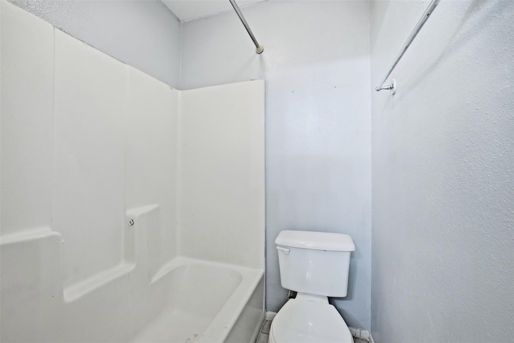2009 W Loop - Photo 10