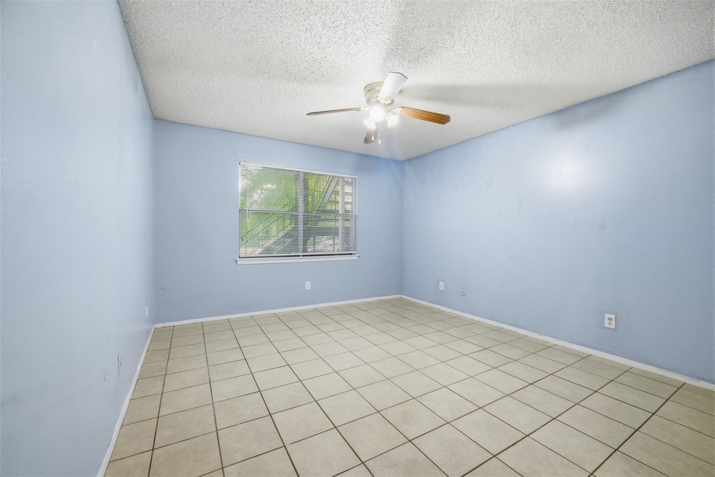 2009 W Loop - Photo 7