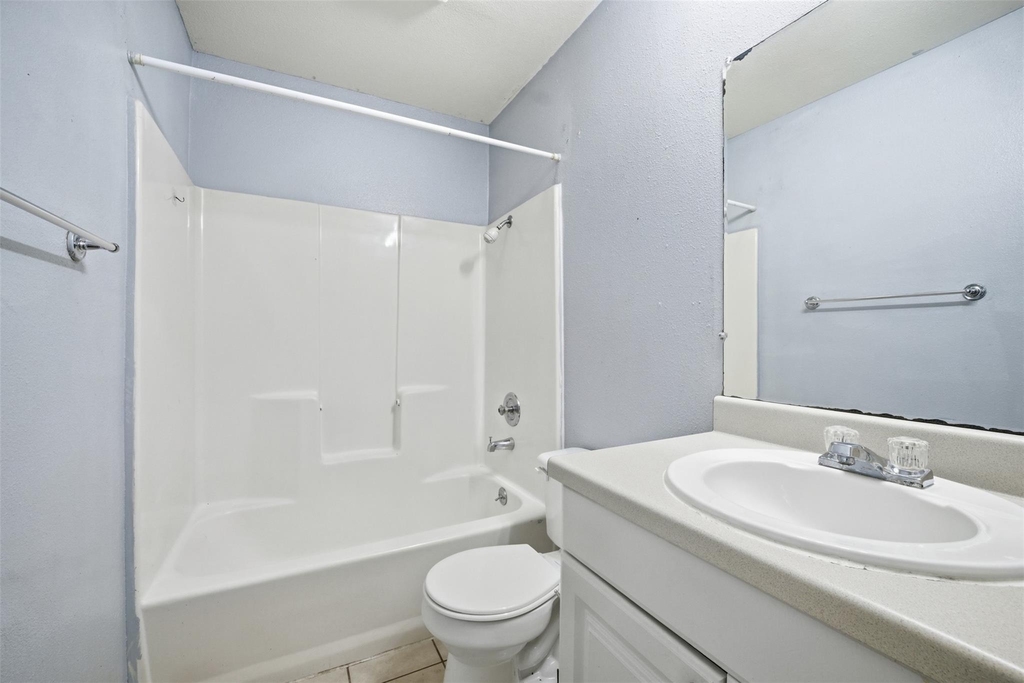 2009 W Loop - Photo 5