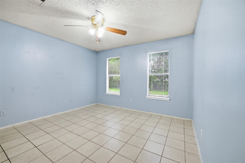 2009 W Loop - Photo 6