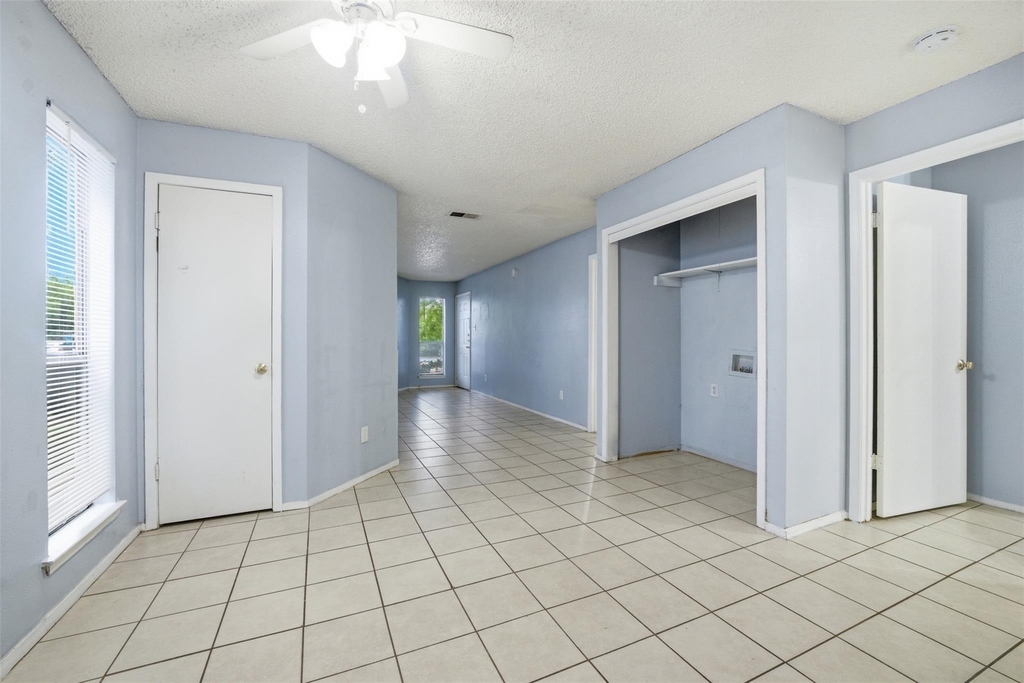 2009 W Loop - Photo 3