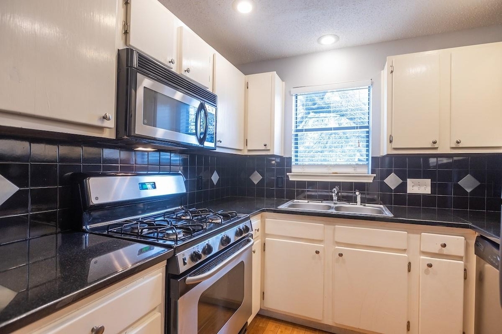 11970 Jollyville Rd - Photo 6