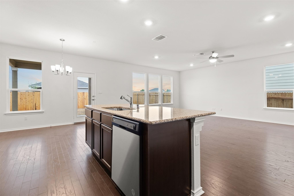 1115 Aronia Ln - Photo 3