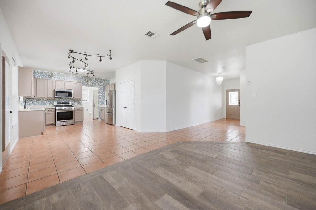 1136 Beechwood Dr - Photo 9