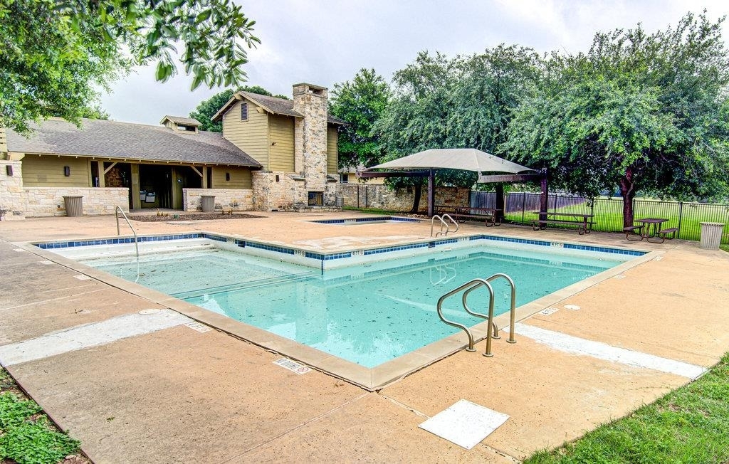 7705 Pebble Creek Dr - Photo 28