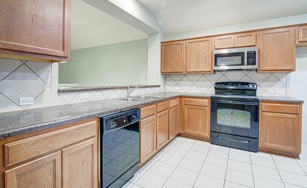 7705 Pebble Creek Dr - Photo 4