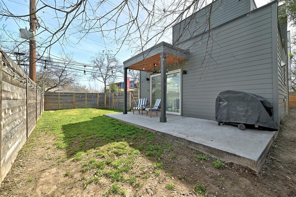 2812 E 4th St - Photo 22