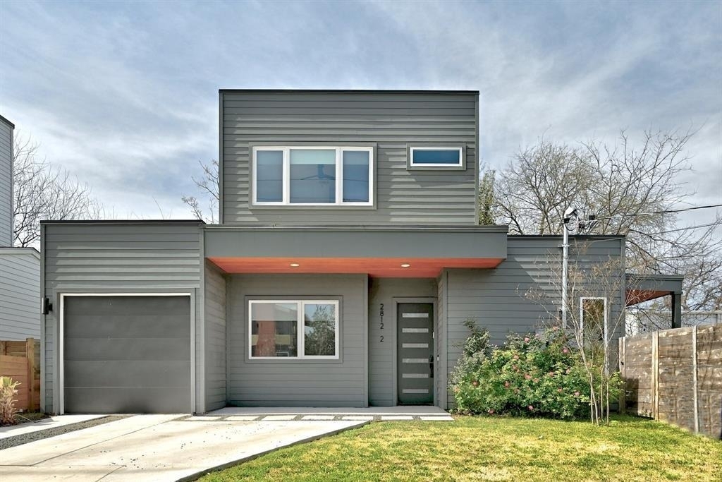2812 E 4th St - Photo 0
