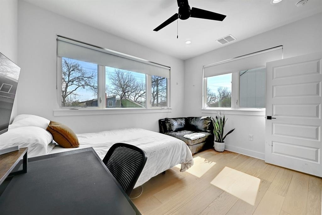 2812 E 4th St - Photo 17