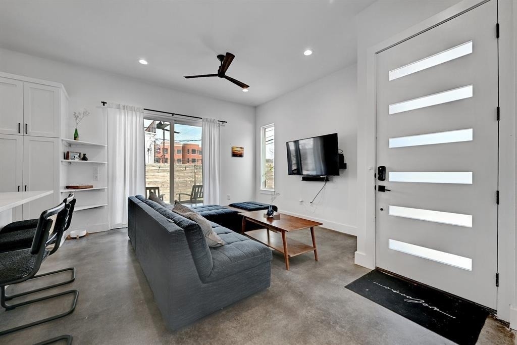 2812 E 4th St - Photo 5