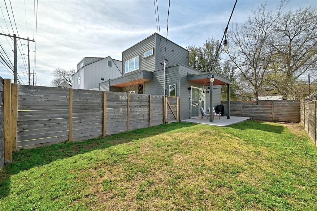 2812 E 4th St - Photo 24