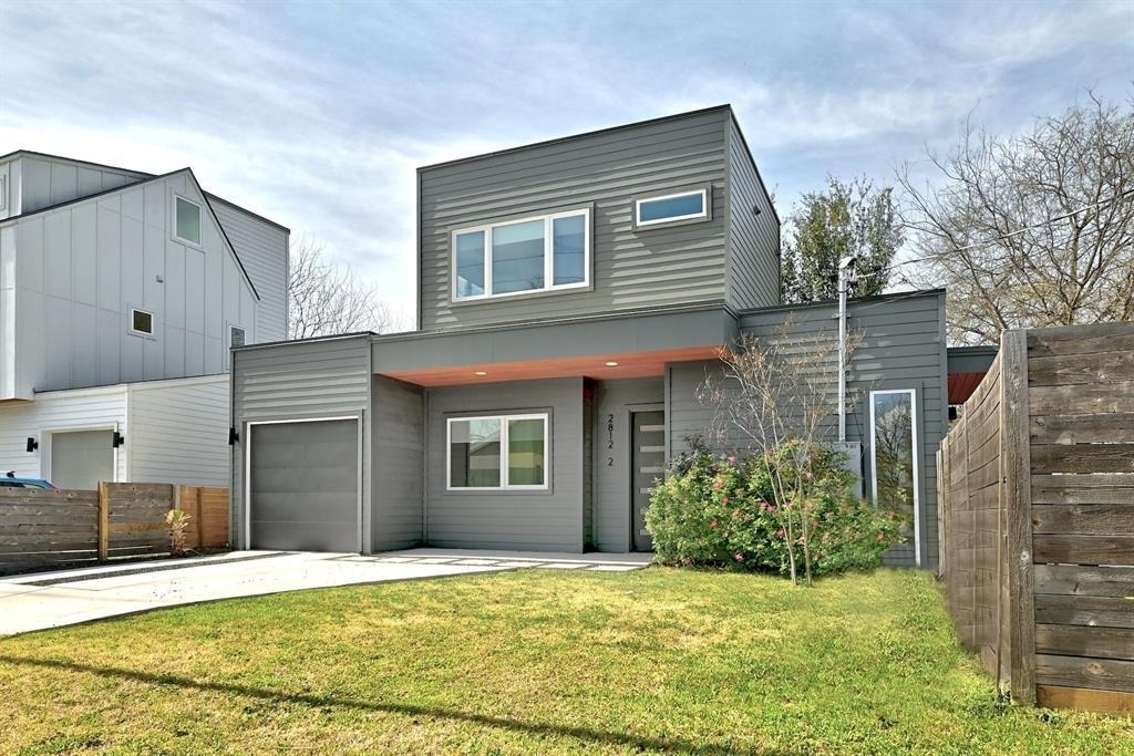 2812 E 4th St - Photo 1