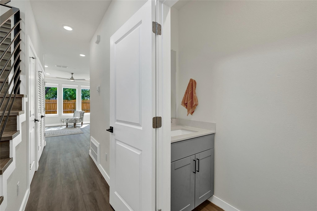 104 Creekside Trl - Photo 2