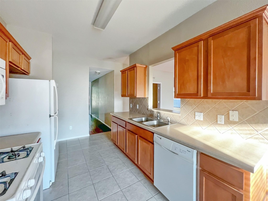 2324 Pearson Way - Photo 4