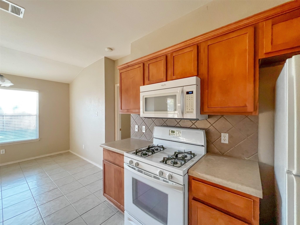 2324 Pearson Way - Photo 5