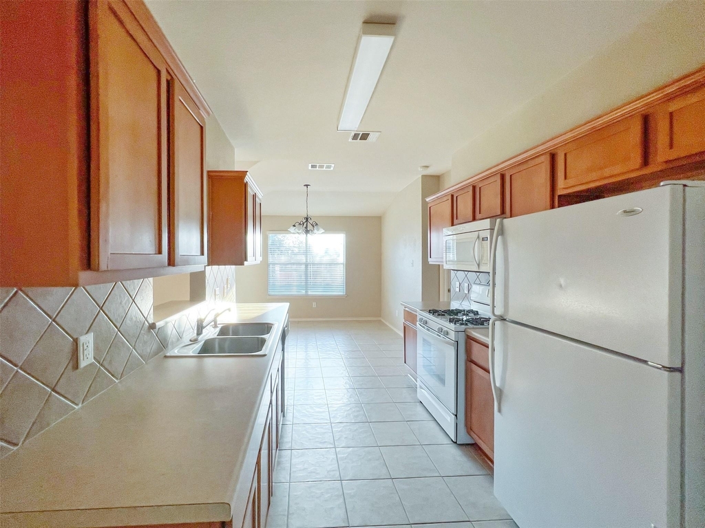 2324 Pearson Way - Photo 6