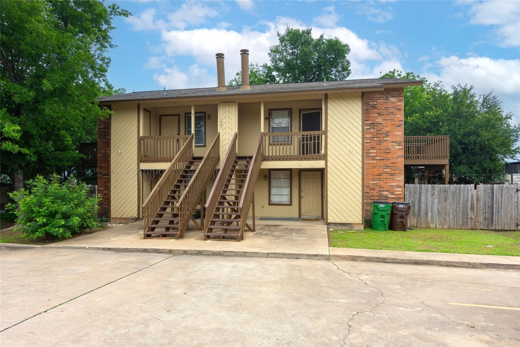 1607 Onion Creek Village Dr - Photo 0