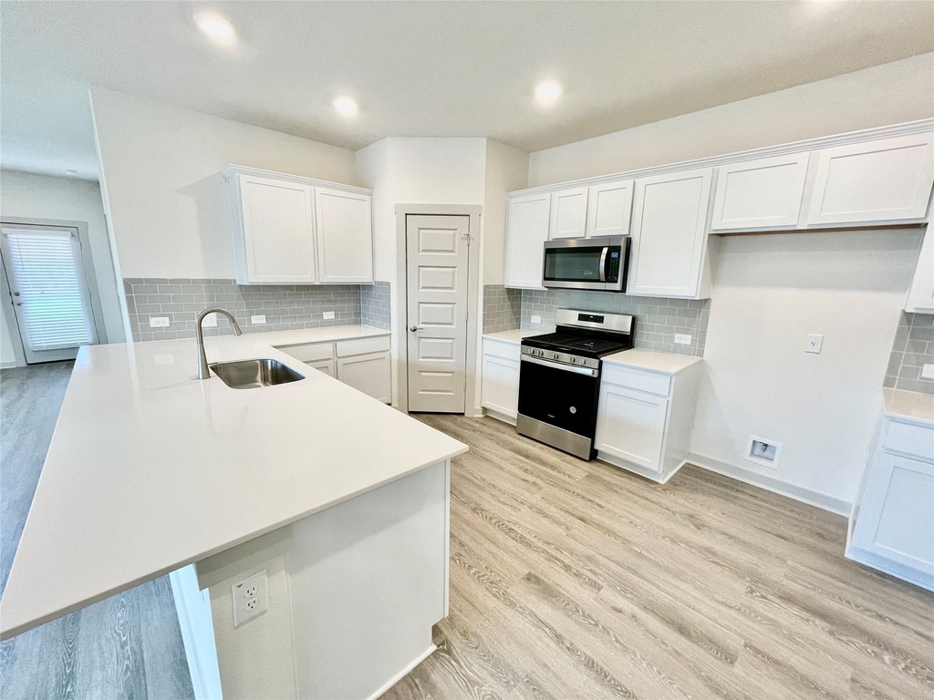2413 Sisterdale Ln - Photo 1