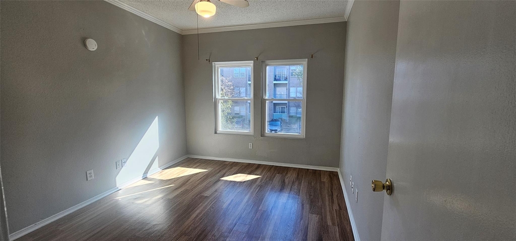 12166 Metric Blvd - Photo 2