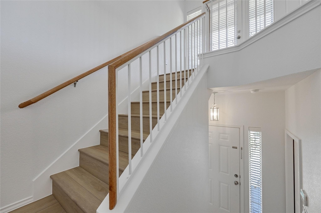 9201 Brodie Ln - Photo 3