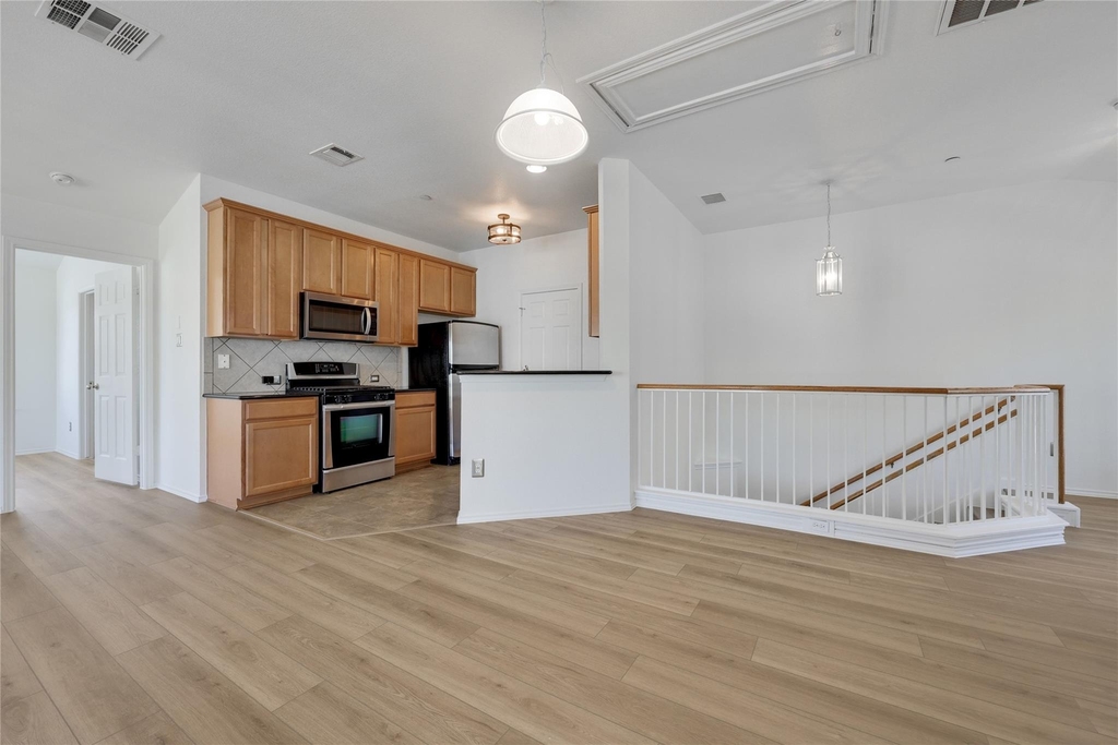 9201 Brodie Ln - Photo 8
