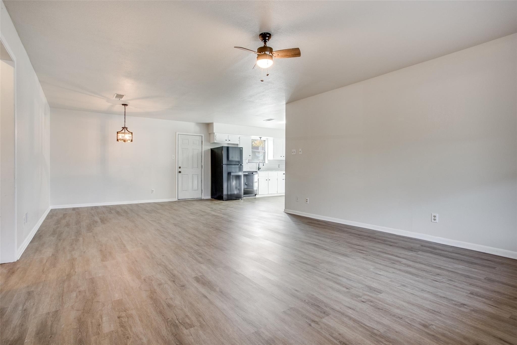 2212 Rifle Bend Dr - Photo 2