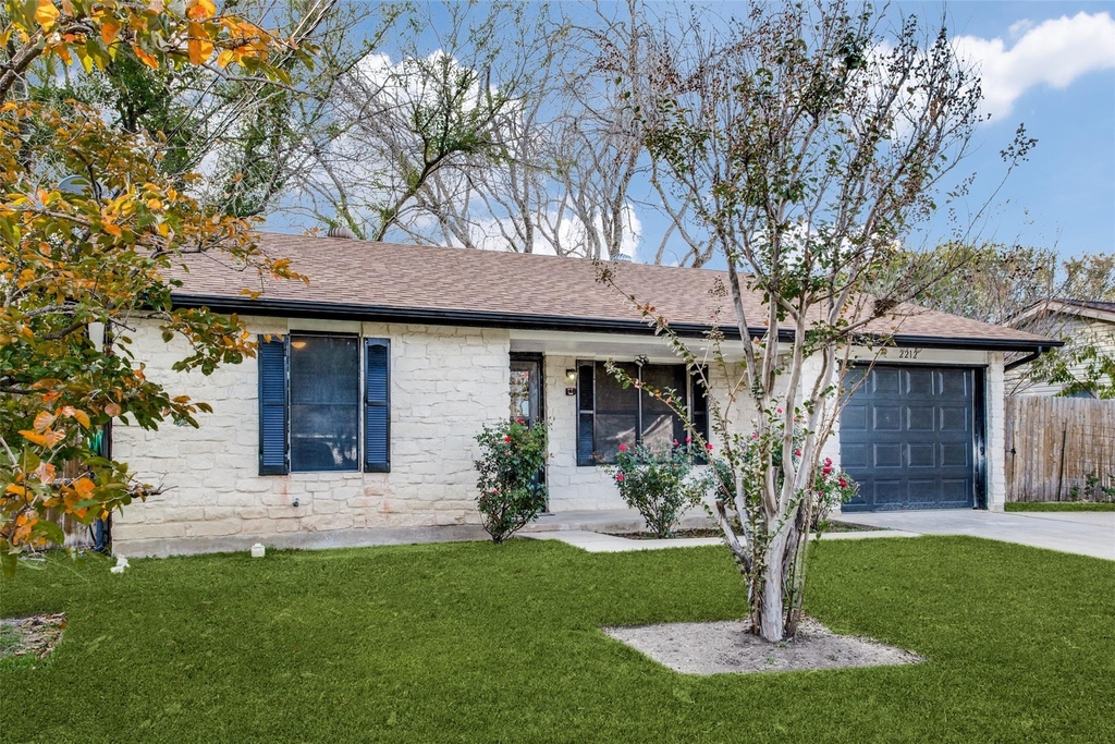 2212 Rifle Bend Dr - Photo 0
