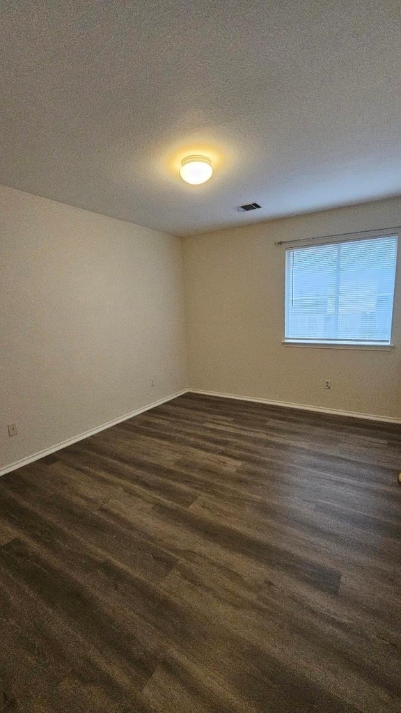 14902 Snelling Dr - Photo 7