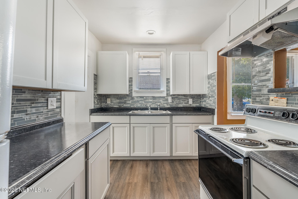 1018 W 23rd Street - Photo 2