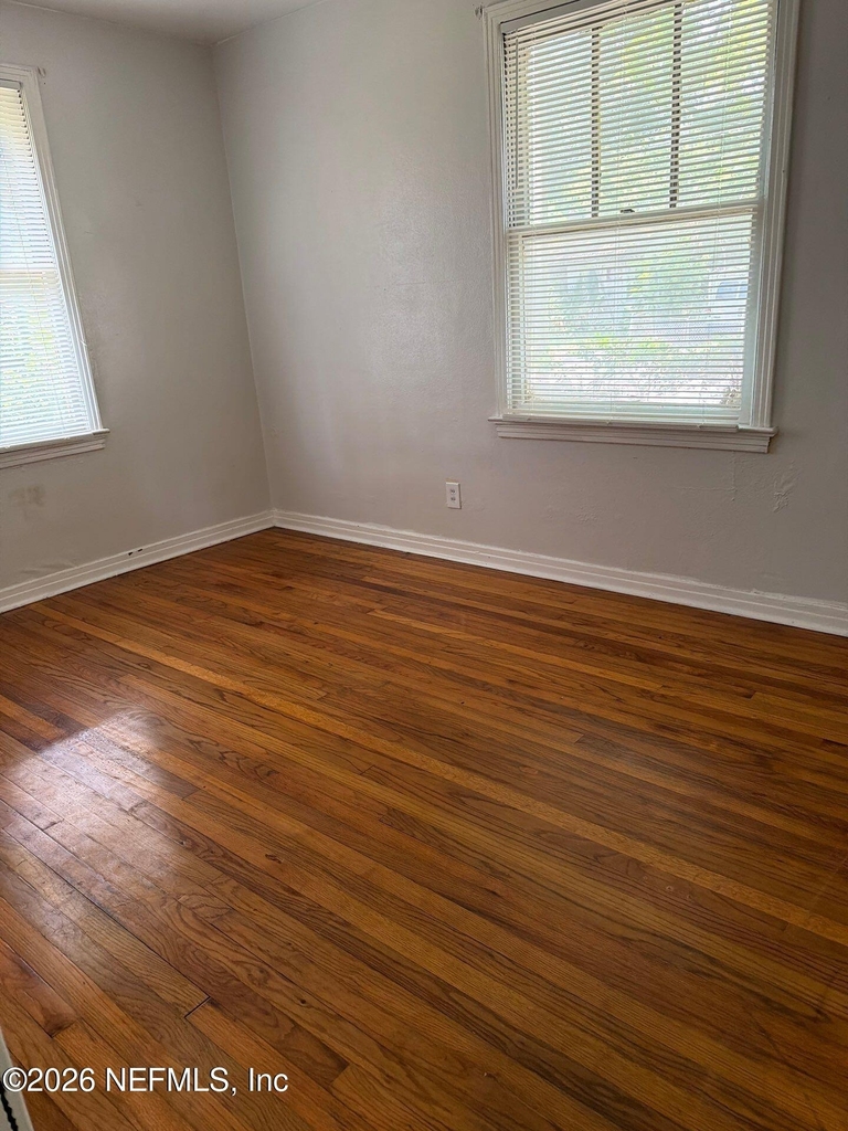 2052 W 17th Street - Photo 9