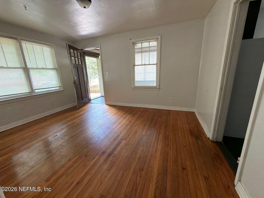 2052 W 17th Street - Photo 5